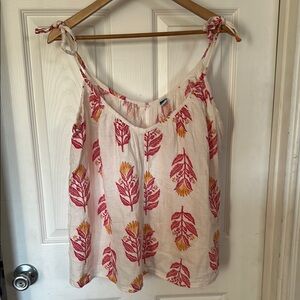 Old Navy White Sleeveless Camisole with ajustable Tie straps